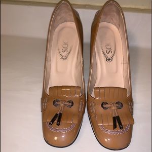 TOD’S classic patent leather pumps